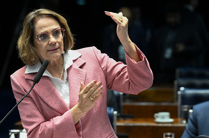 À bancada, em pronunciamento, senadora Damares Alves (Republicanos-DF).