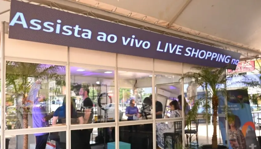 InovaLoja em Maringá teve live de vendas em estúdio de vidro | ASN Paraná