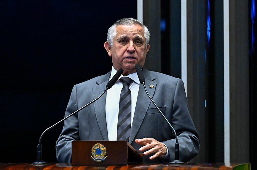 Senador Izalci Lucas (PL-DF) em discurso à tribuna.