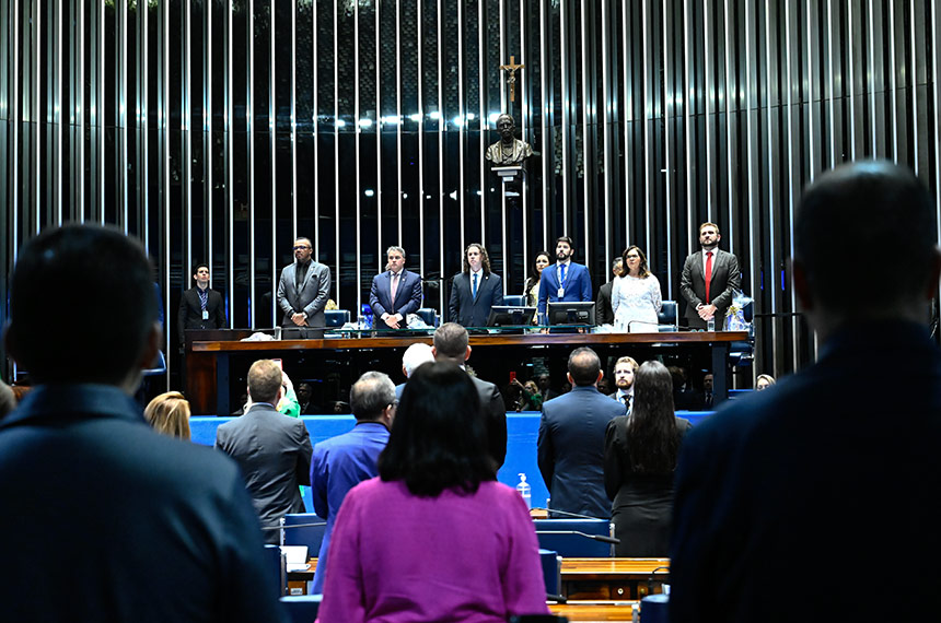 Convidados à bancada.