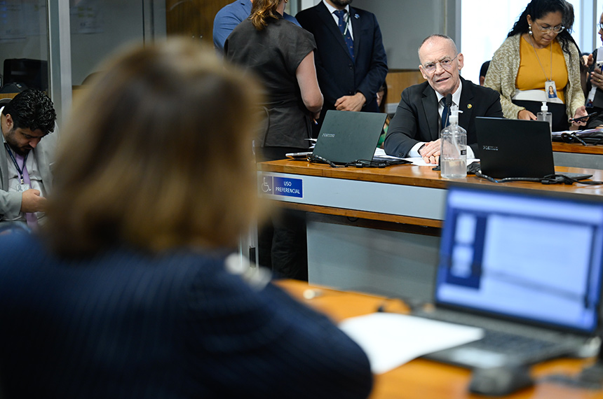 Sugerido por cidadão, piso salarial de R$ 5 mil para nutricionistas vira projeto de lei — Senado Notícias