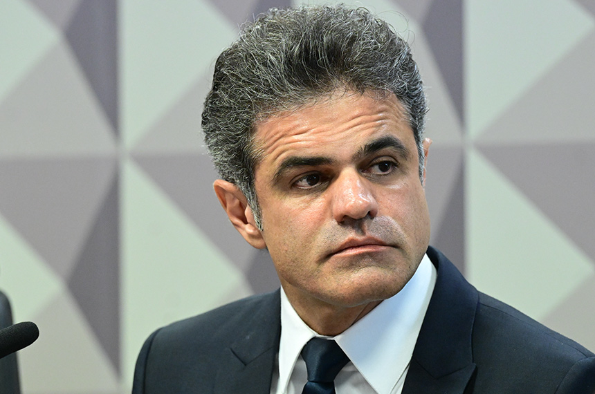 À mesa, sócio-administrador da Mkt Connection Group LTDA, João Carlos Camargo Júnior.