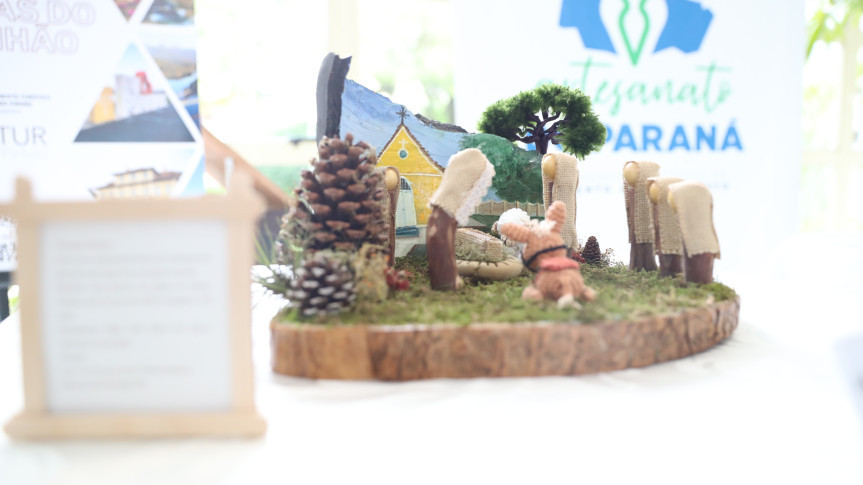 Assembleia Legislativa do Paraná | ALEP | Notícias > Assembleia recebe exposição de presépios natalinos da COOPArte/Adetur – Rota do Pinhão