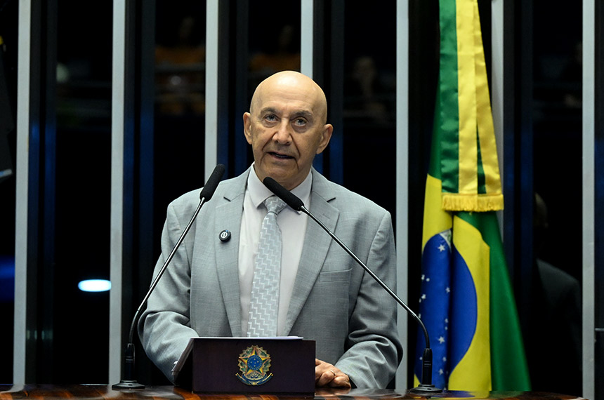 Em discurso, à tribuna, senador Confúcio Moura (MDB-RO).
