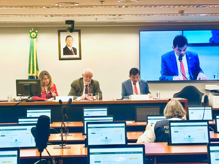 CFFC aprova Relatório Anual de Fiscalização e Controle 2025 — Portal da Câmara dos Deputados