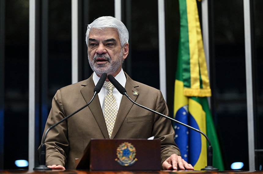 Em discurso, à tribuna, senador Humberto Costa (PT-PE).