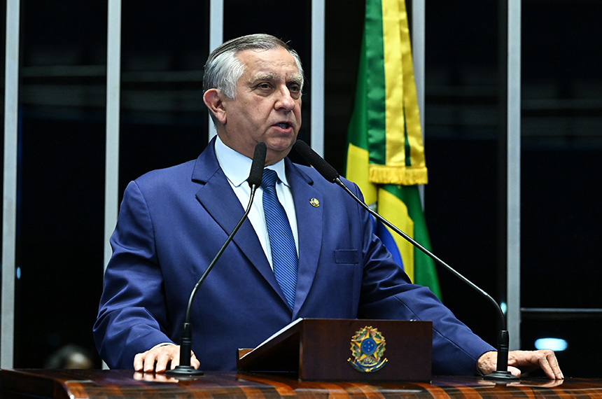 À tribuna, em discurso, senador Izalci Lucas (PL-DF).