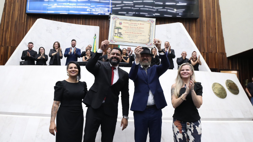 Assembleia Legislativa do Paraná | ALEP | Notícias > Assembleia concede título de cidadão honorário do Paraná ao bispo Rafael dos Santos Querido