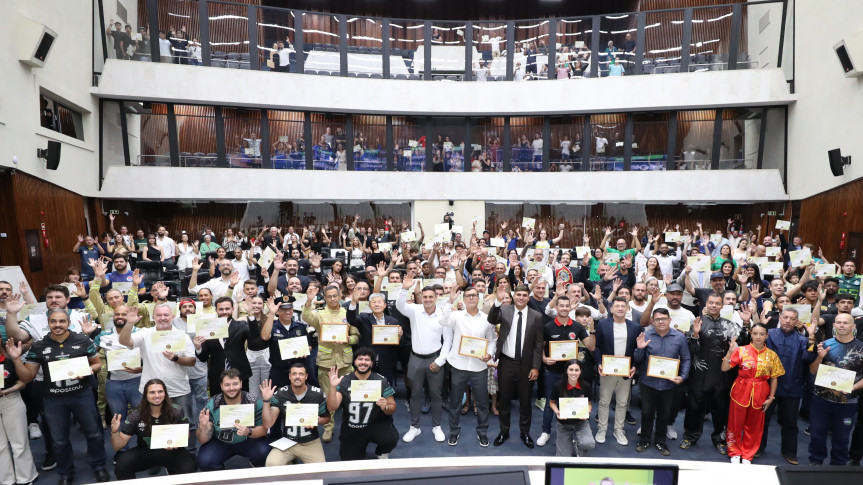 Assembleia Legislativa do Paraná | ALEP | Notícias > Assembleia Legislativa homenageia os atletas de elite do Paraná