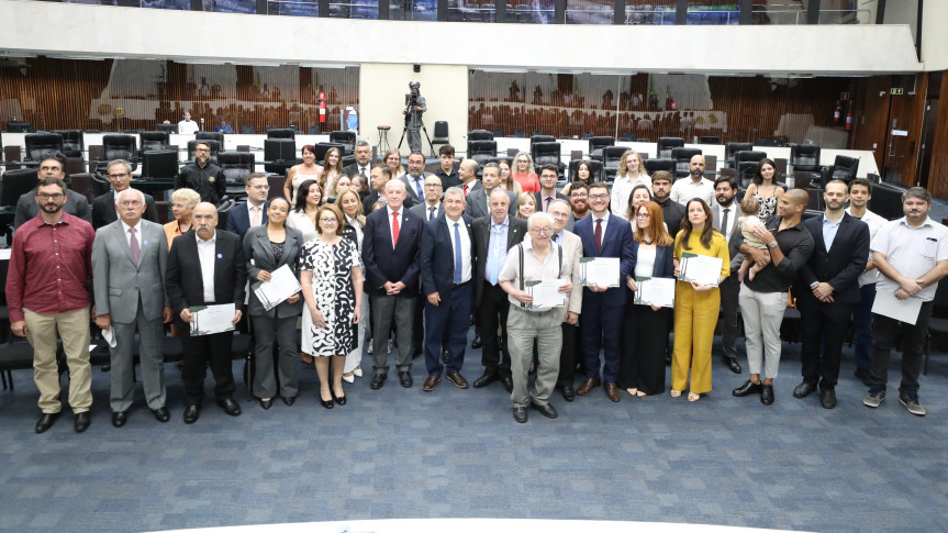 Assembleia Legislativa do Paraná | ALEP | Notícias > Assembleia Legislativa realiza sessão solene em homenagem aos médicos-legistas e destaca papel técnico da categoria