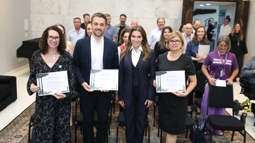 Assembleia Legislativa do Paraná | ALEP | Notícias > Assembleia Legislativa presta homenagem a profissionais e ao Hemocentro de Maringá por serviços à população