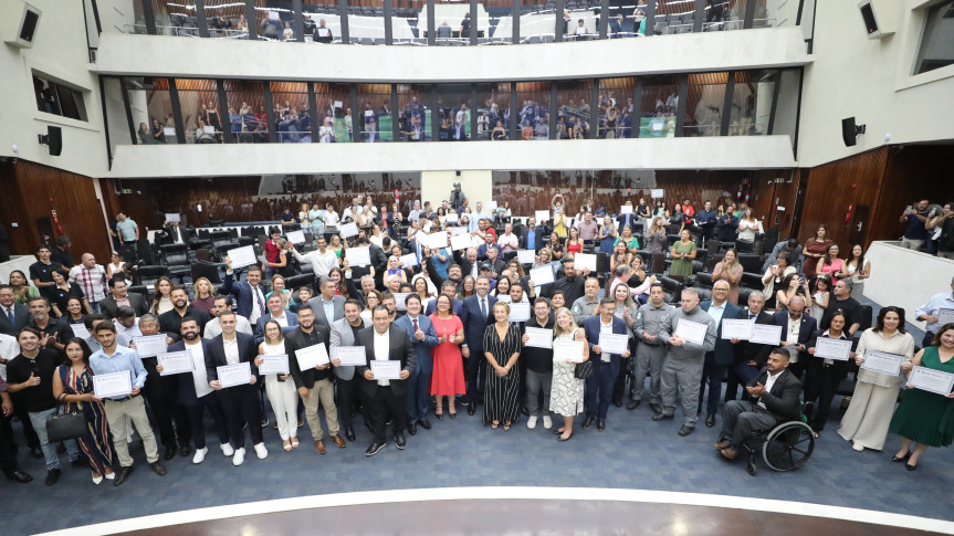 Assembleia Legislativa do Paraná | ALEP | Notícias > Assembleia homenageia personalidades de destaque em diversas áreas no Paraná