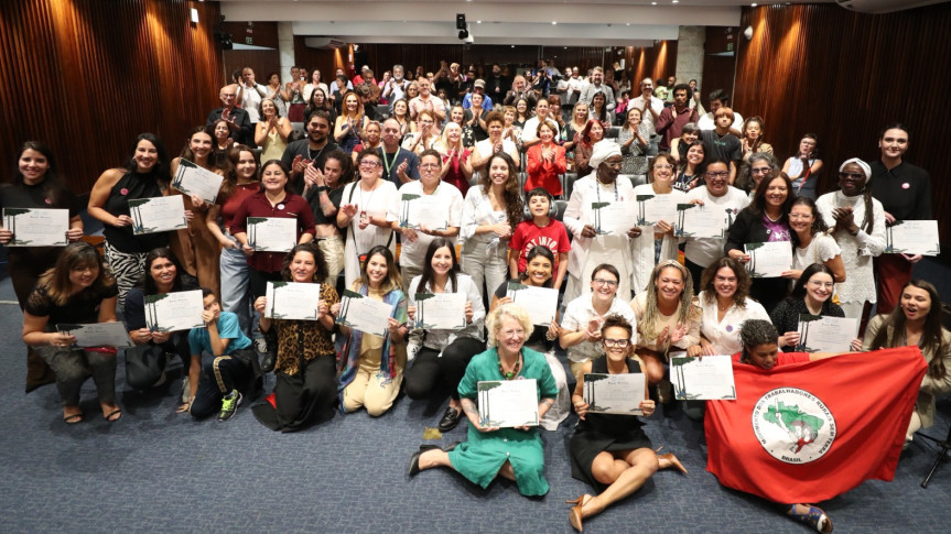 Assembleia Legislativa do Paraná | ALEP | Notícias > Sessão solene na Assembleia homenageia mulheres que estão na linha de frente das lutas sociais
