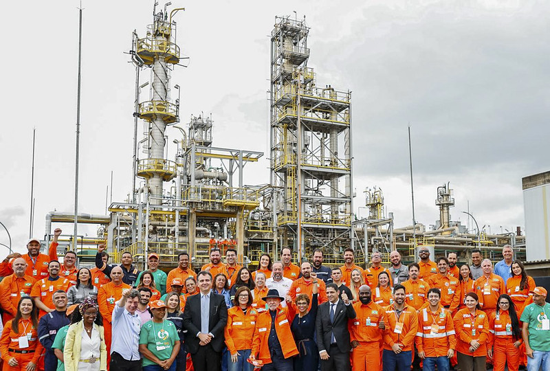 Investimentos vão impulsionar potencial de refino que estava subutilizado, diz Lula — Agência Gov