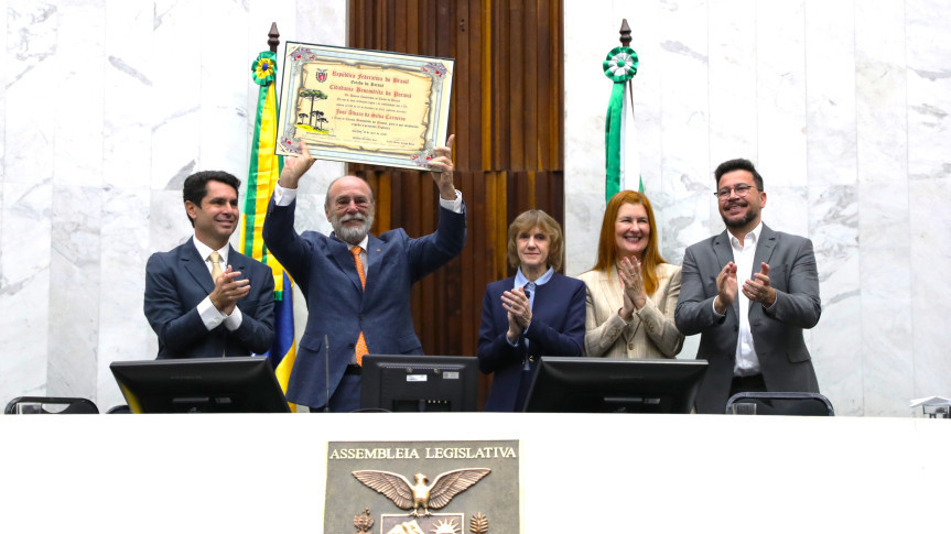 Assembleia Legislativa do Paraná | ALEP | Notícias > Assembleia concede Cidadania Benemérita a José Álvaro da Silva Carneiro por atuação na gestão hospitalar, saúde infantil e causas sociais