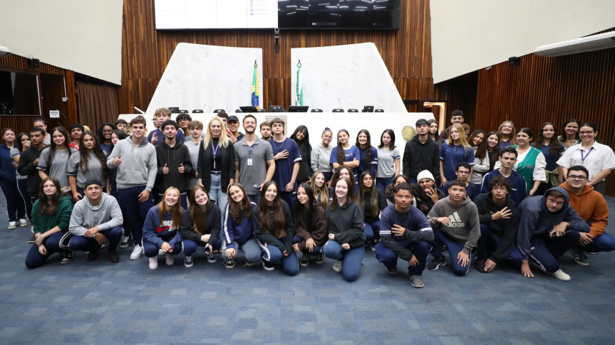 Assembleia Legislativa do Paraná | ALEP | Notícias > Escola do Legislativo: Arena da Democracia promove aprendizado sobre eleições e cidadania a estudantes