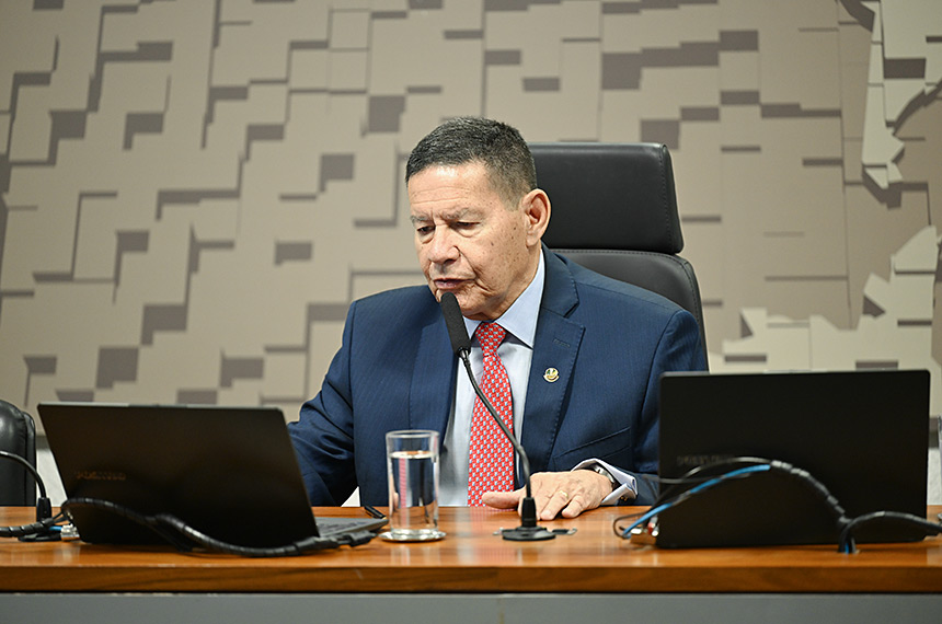 Vice-presidente da CCT, senador Hamilton Mourão (Republicanos-RS) em pronunciamento à mesa.