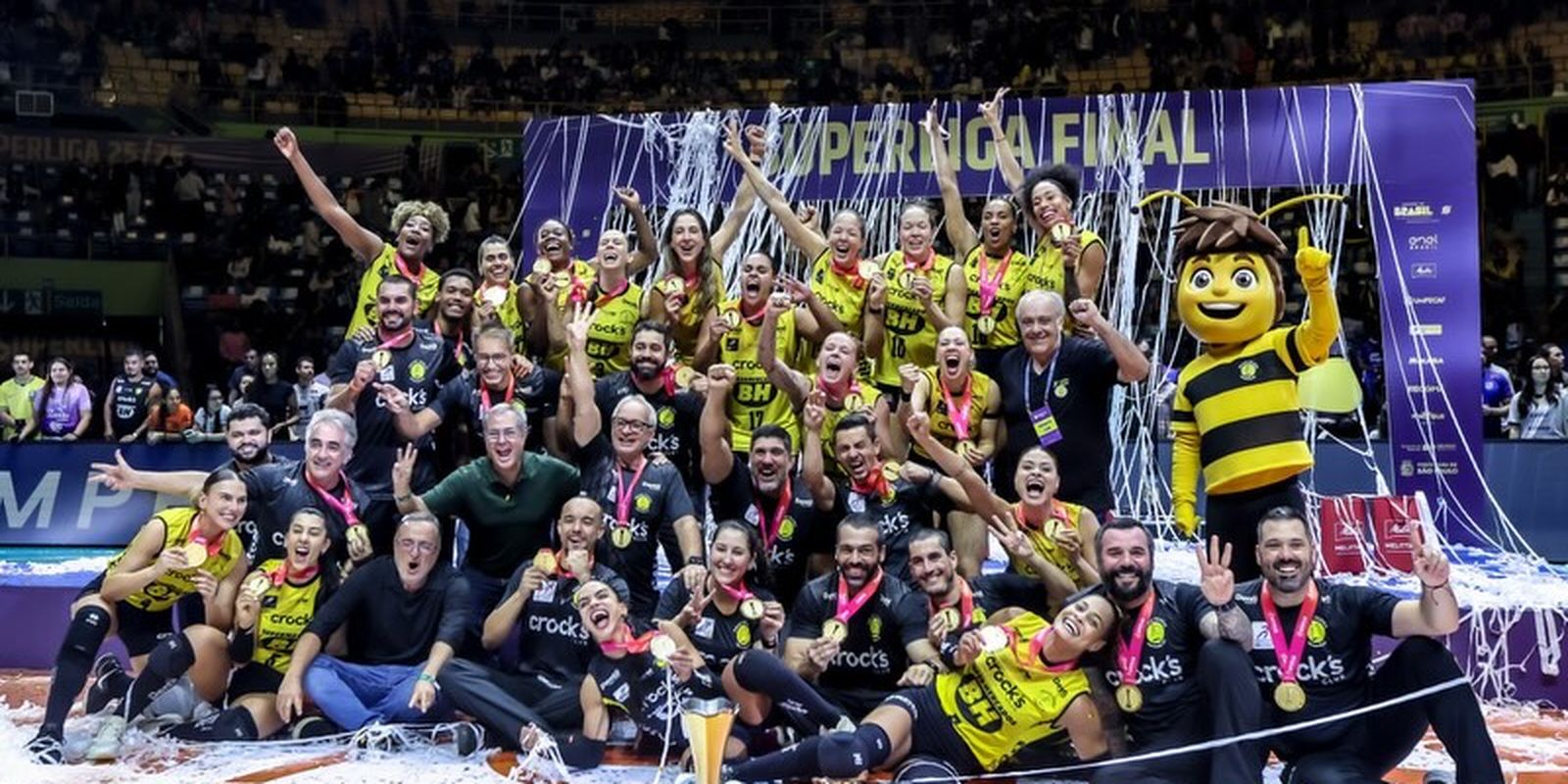 Praia Clube bate Minas e fatura título da Superliga Feminina de vôlei