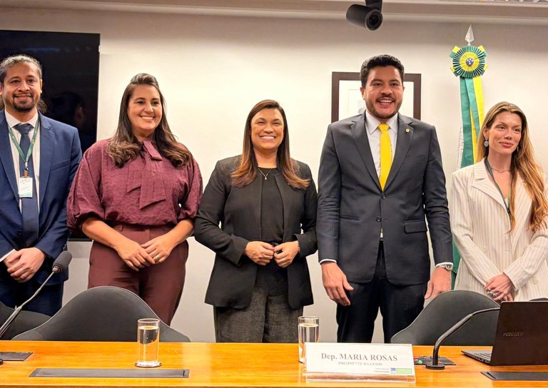 Comissão de Comunicação aprova proteção à imagem de crianças na internet — Portal da Câmara dos Deputados