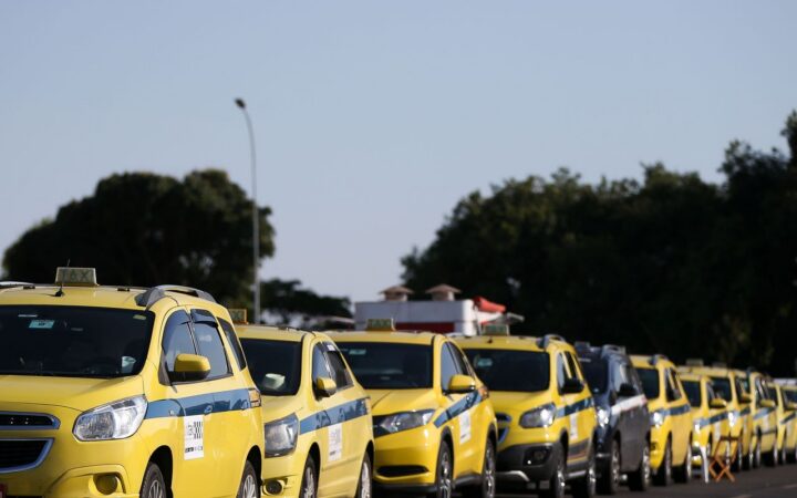 Governo autoriza contrato de R$ 30 bi para motoristas de aplicativos